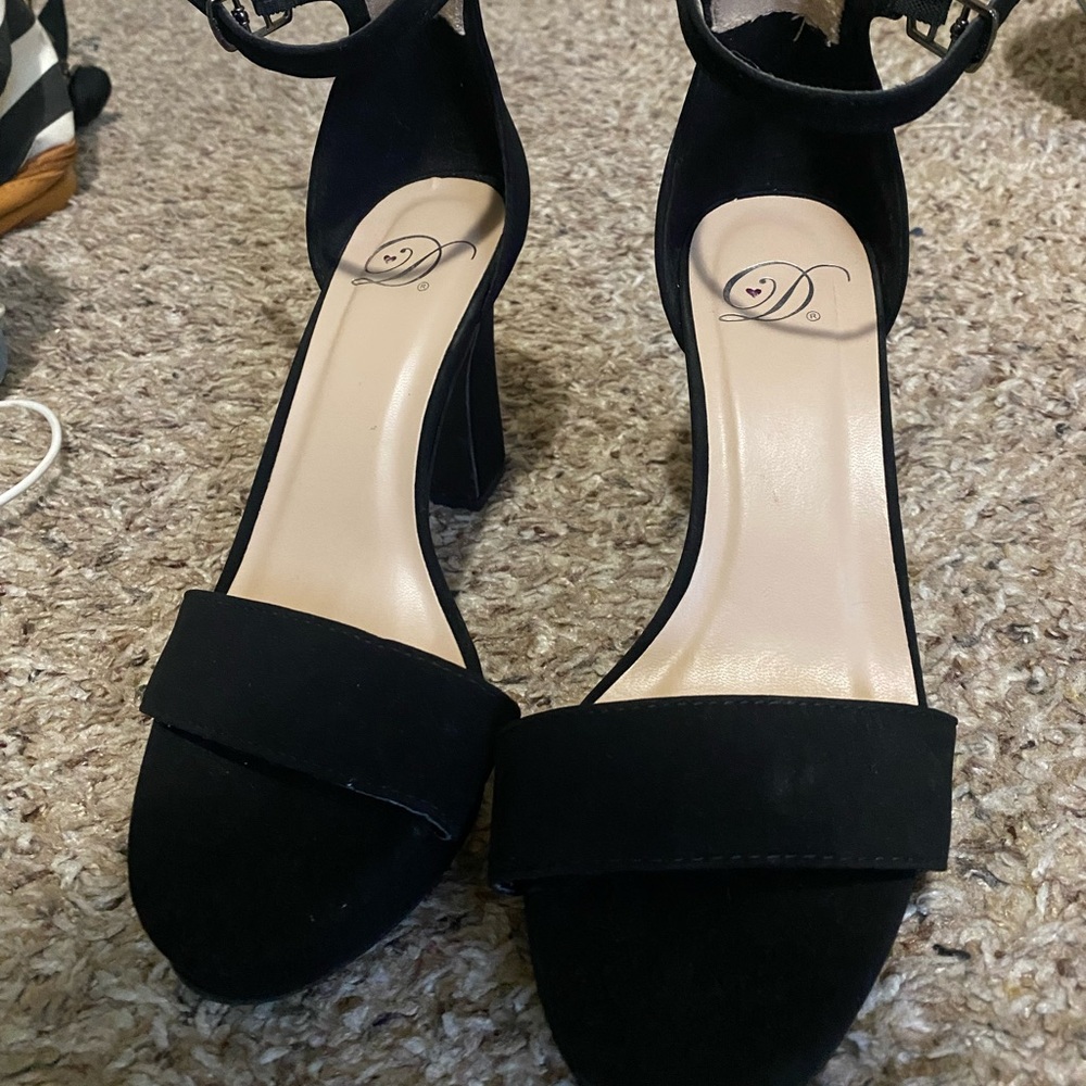 Size 6 1/2 heart in D heels